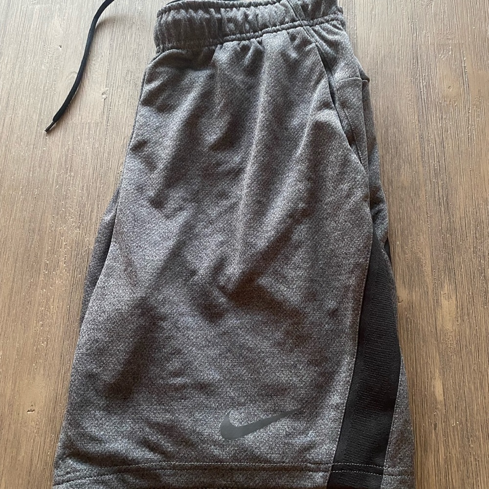 Nike mens gray workout shorts. Size M